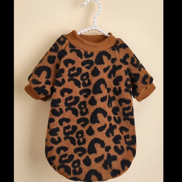 Leopard Print Pet Sweatshirt 🤎🐾 - Picture 2 of 7